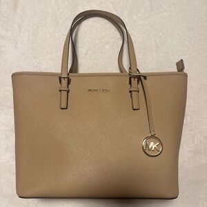 Michael Kors Jet Set Leather Tote Color Camel